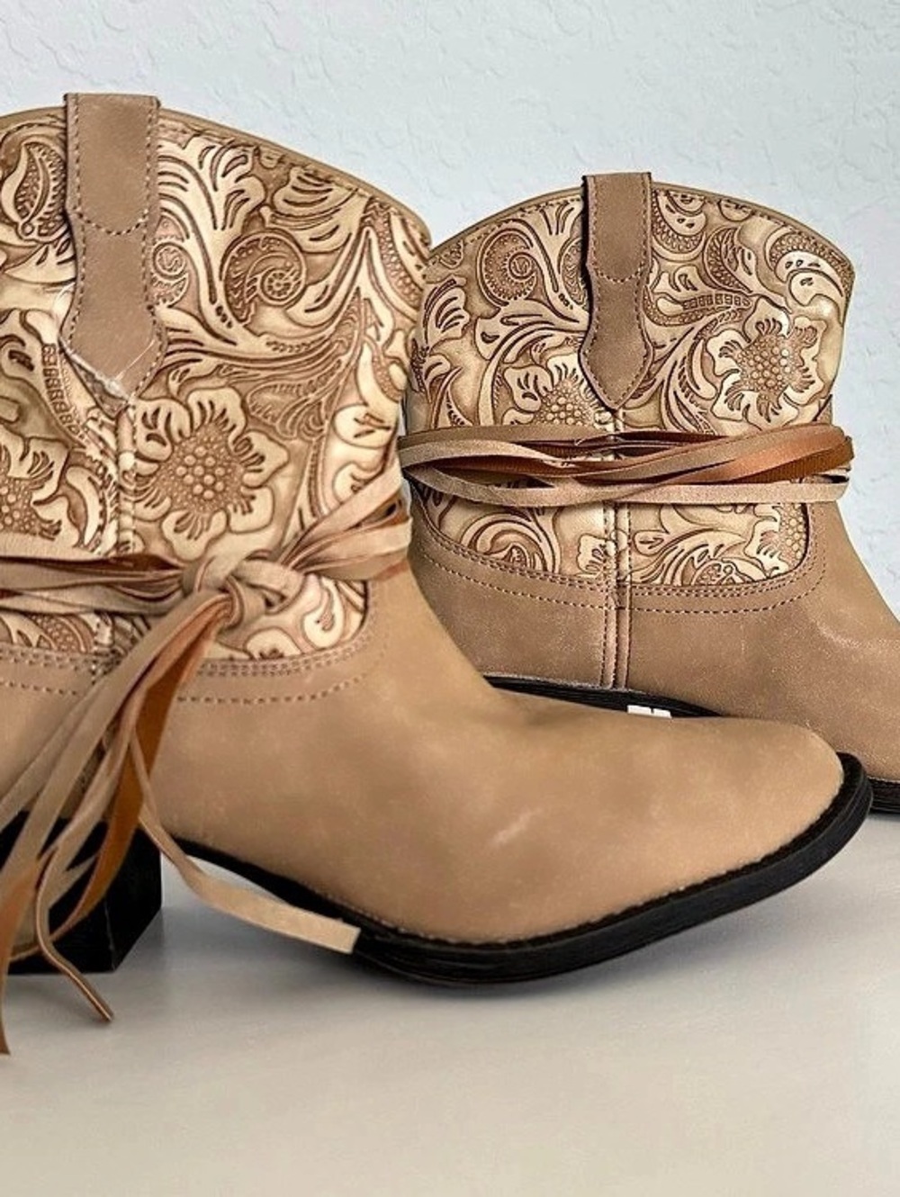 Dingo Valerie Tan Floral Western Ankle Boots NWOT Size 7.5